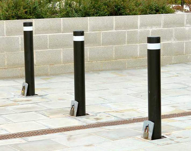 Heavy duty pull out bollards stpke